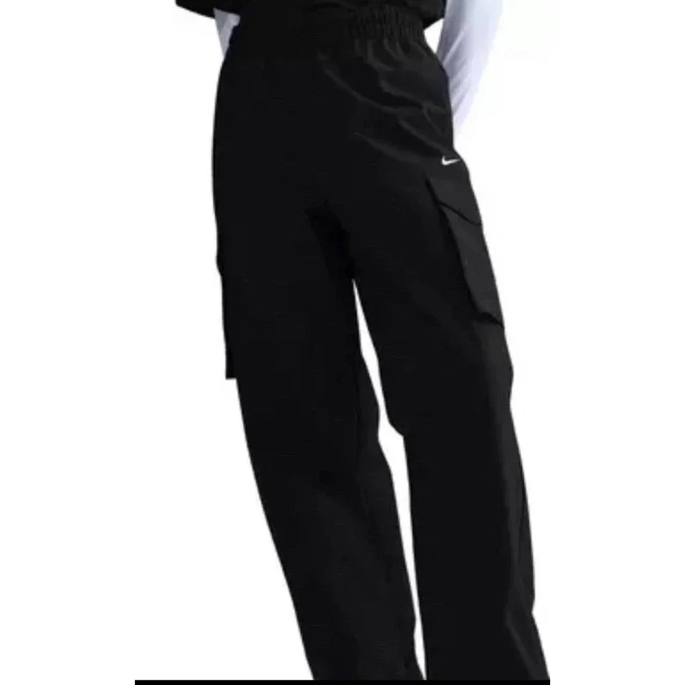Nike Women's Black Cargo Pants Elastic Waist Pockets Logo Size Medium